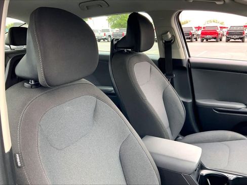 Used 2025 Kia K4 FWD image 9
