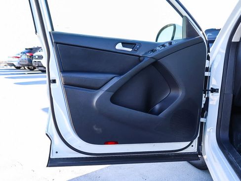 Used 2016 Volkswagen Tiguan S image 20