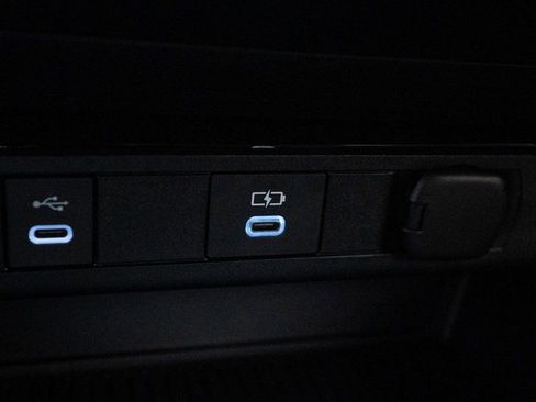 New 2026 Toyota Prius Plug-In Hybrid FWD image 32