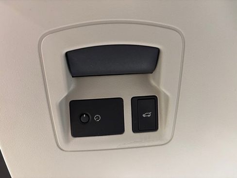 Used 2021 Land Rover Range Rover Velar R-Dynamic S image 20