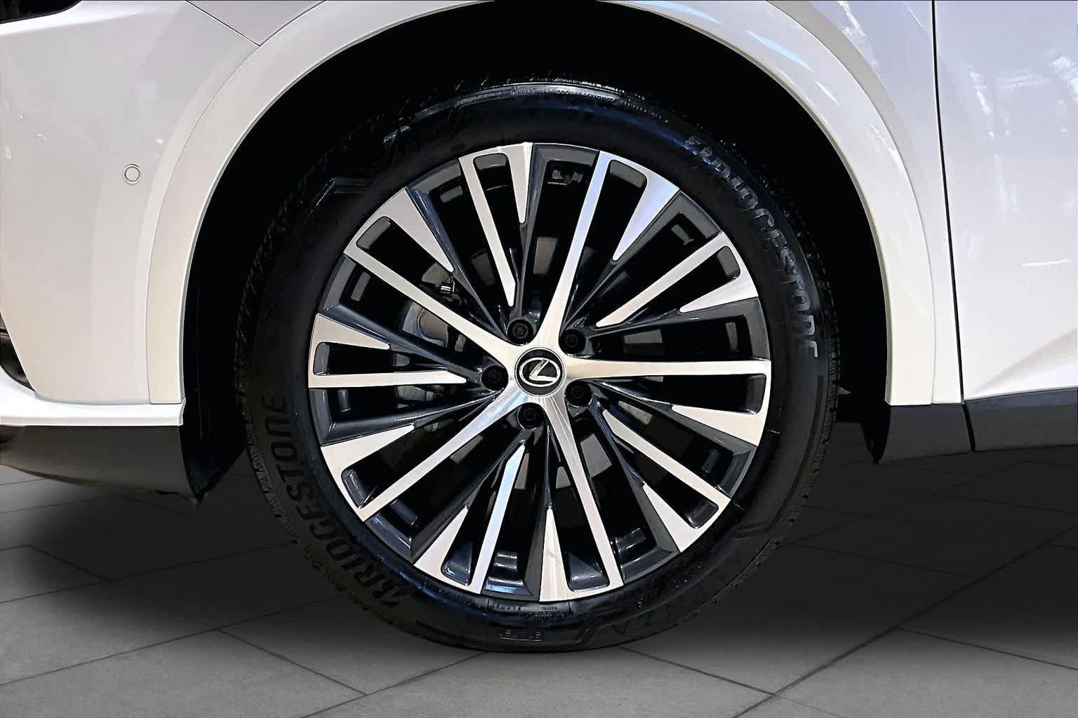 Certified 2025 Lexus RX 350 w/ Convenience Package AWD/4WD image 10