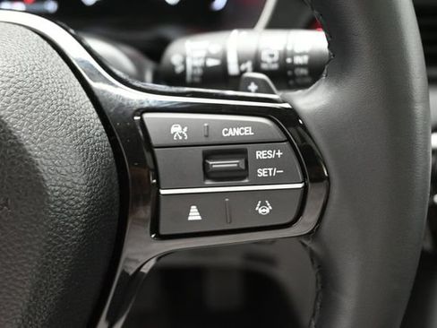 Used 2025 Honda Pilot Touring image 14