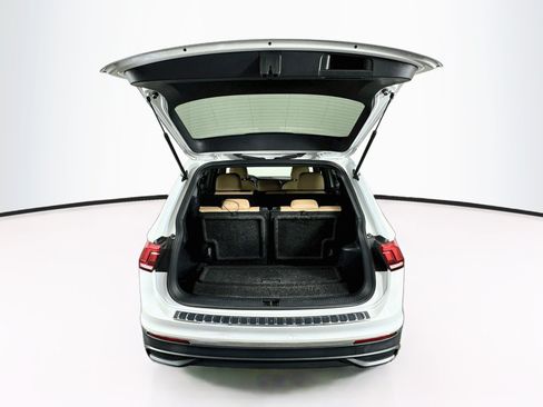 Used 2023 Volkswagen Tiguan SE FWD image 28