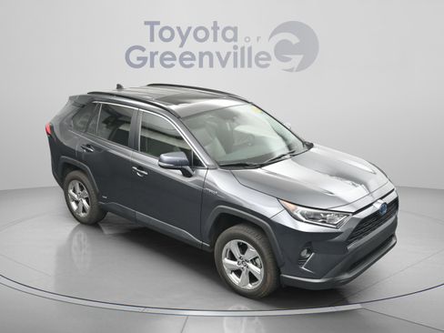 Used 2021 Toyota RAV4 XLE Premium image 20