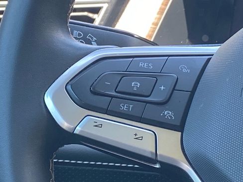 Used 2024 Volkswagen Atlas SEL AWD/4WD image 4