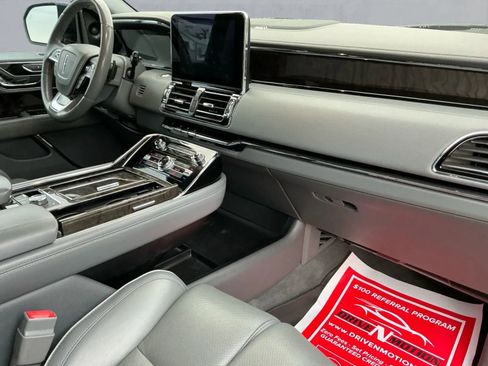 Used 2018 Lincoln Navigator Select w/ Technology Package image 19