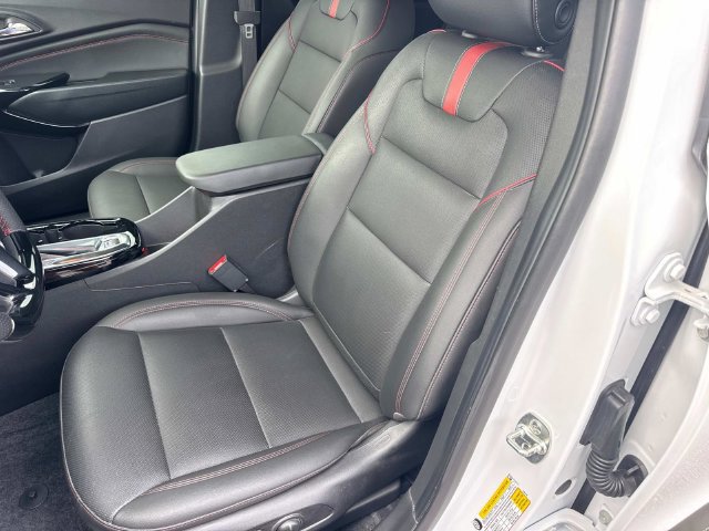 Used 2025 Chevrolet Trax RS w/ Sunroof Package FWD image 29