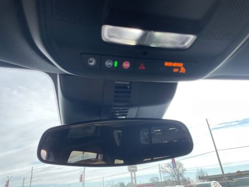 Used 2025 Chevrolet Traverse LT image 30