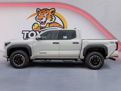 Certified 2026 Toyota Tacoma TRD Off-Road AWD/4WD image 8