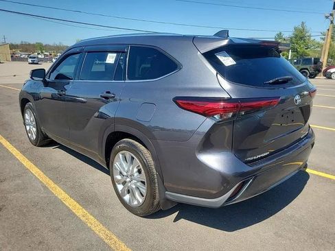Used 2021 Toyota Highlander Limited image 3