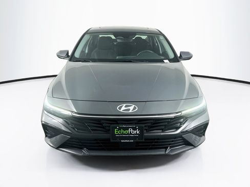 Used 2025 Hyundai Elantra SEL FWD image 2