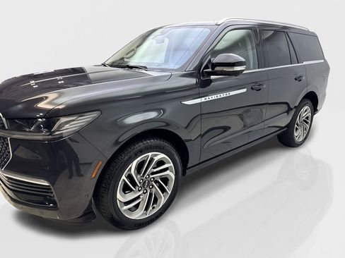 Used 2025 Lincoln Navigator Reserve AWD/4WD image 11