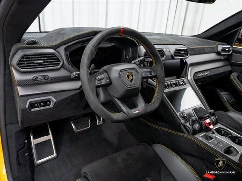 Used 2024 Lamborghini Urus Performante AWD/4WD image 38