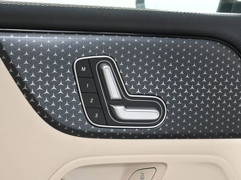 Used 2025 Mercedes-Benz GLB 250 4MATIC image 29