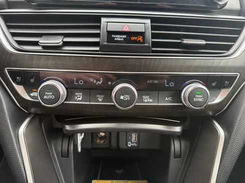 Used 2019 Honda Accord Touring image 25