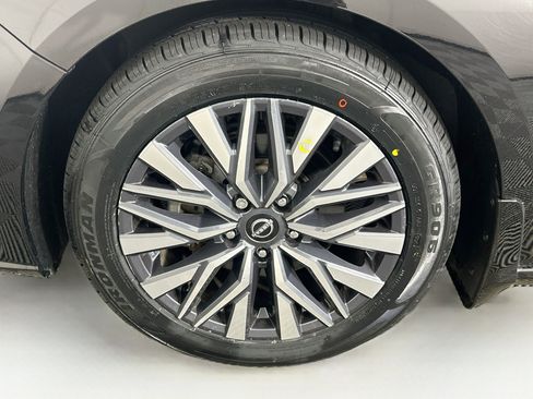 Used 2023 Nissan Altima 2.5 SV FWD image 11