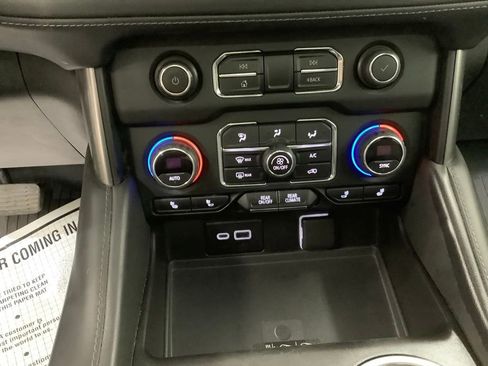 Used 2022 Chevrolet Tahoe Z71 w/ Z71 Off-Road Package AWD/4WD image 17