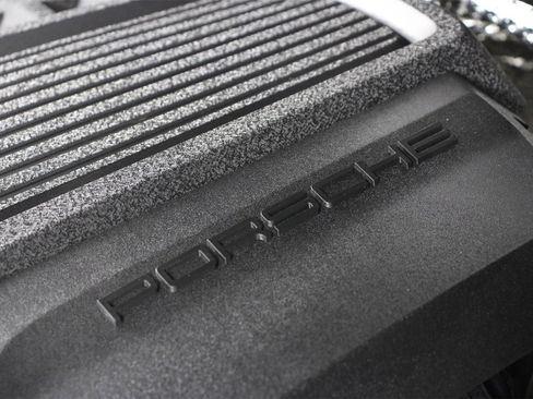 Certified 2025 Porsche Macan image 27