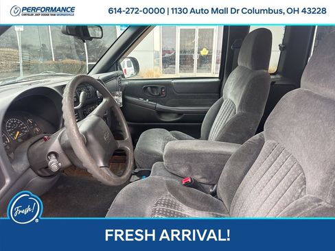 Used 2000 Chevrolet S10 Pickup LS w/ Preferred Equipment Group image 14