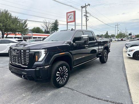 Used 2025 GMC Sierra 3500 Denali Ultimate AWD/4WD image 7
