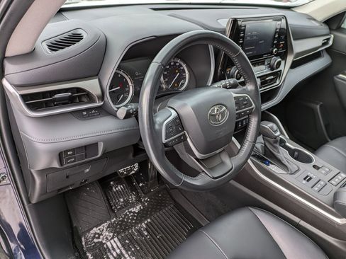 Used 2022 Toyota Highlander XLE image 8