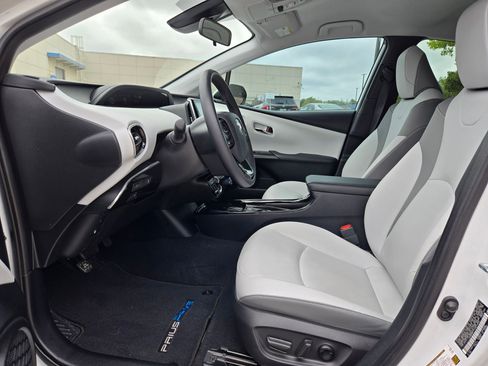 Used 2022 Toyota Prius Prime XLE FWD image 9