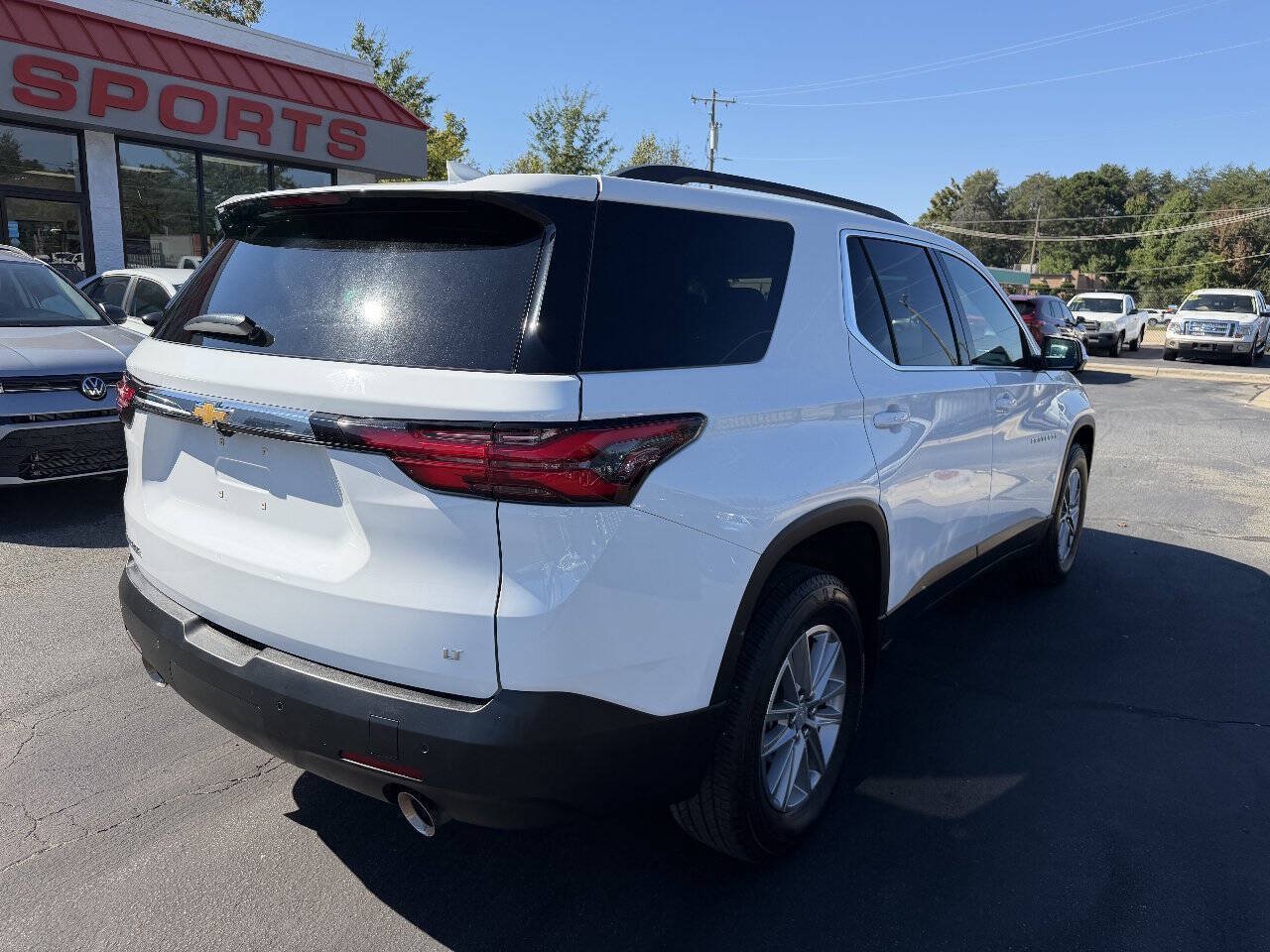 Used 2022 Chevrolet Traverse LT FWD image 5