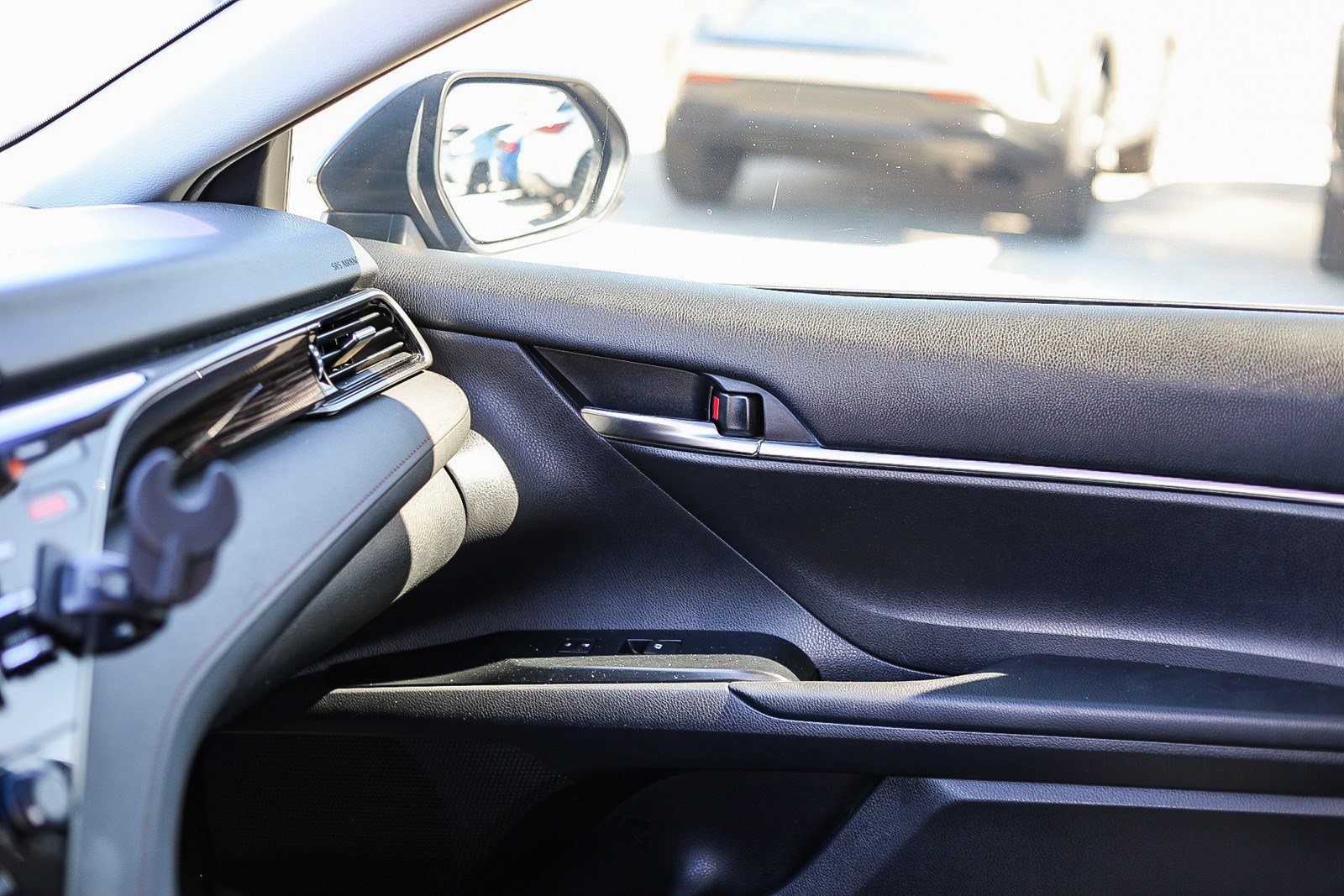 Used 2019 Toyota Camry LE w/ Carpet Mat Package FWD image 20