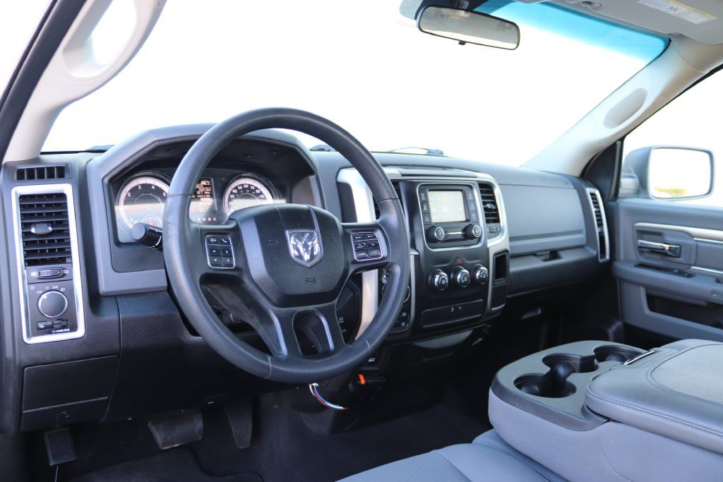 Used 2020 RAM 1500 Classic SLT AWD/4WD image 3