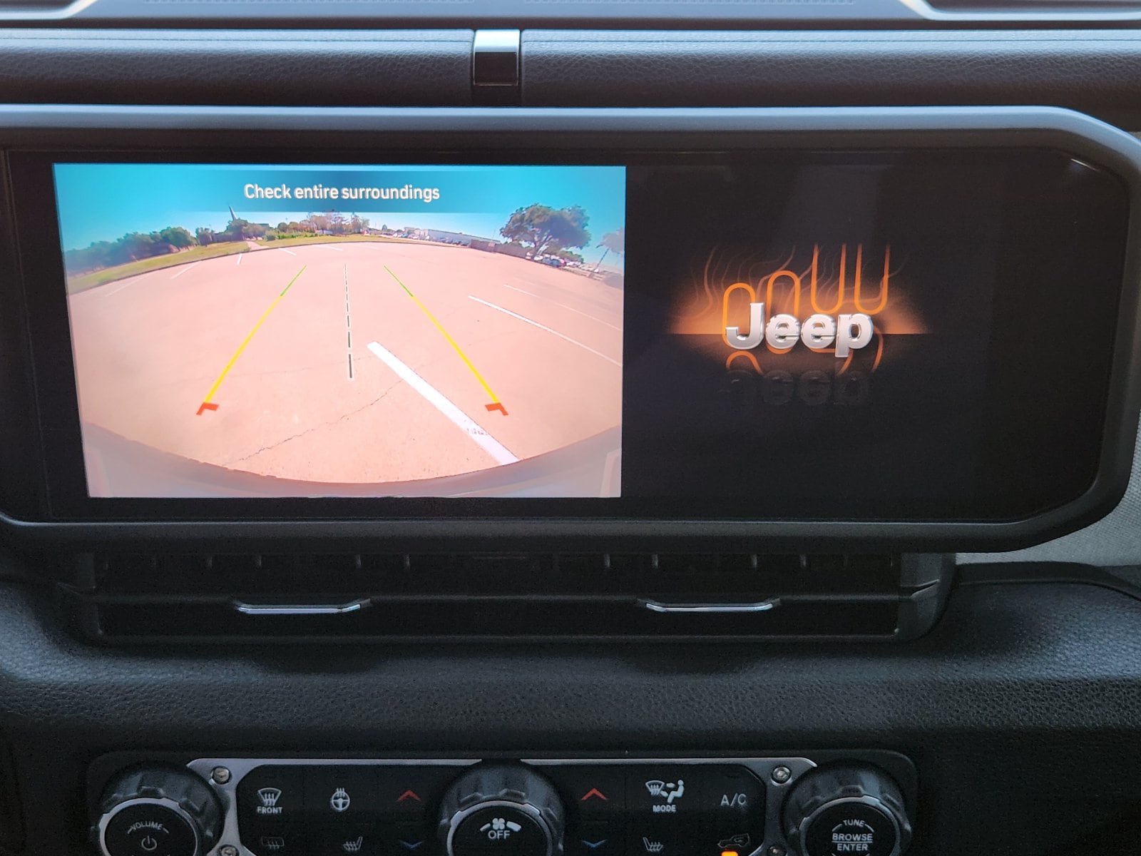 Used 2024 Jeep Wrangler Unlimited w/ Convenience Group AWD/4WD image 26