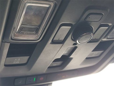 Used 2021 GMC Yukon SLT w/ SLT Premium Package image 32