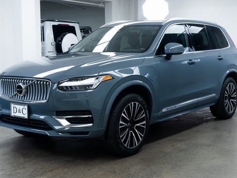 Used 2023 Volvo XC90 T8 Plus image 3