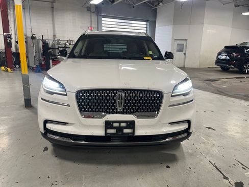 Used 2023 Lincoln Aviator Reserve w/ Equipment Group 201A AWD/4WD image 7