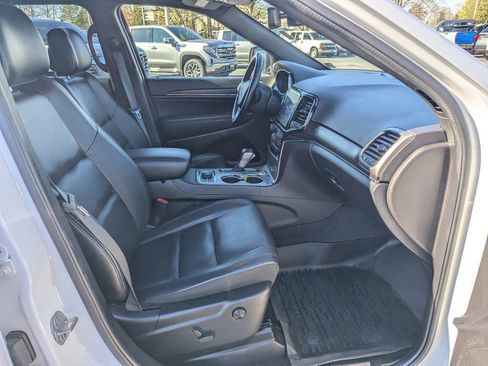 Used 2021 Jeep Grand Cherokee Limited image 19