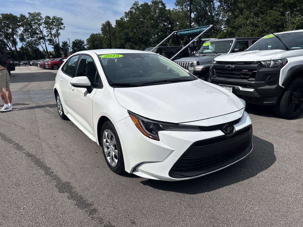 Used 2025 Toyota Corolla LE FWD image 4