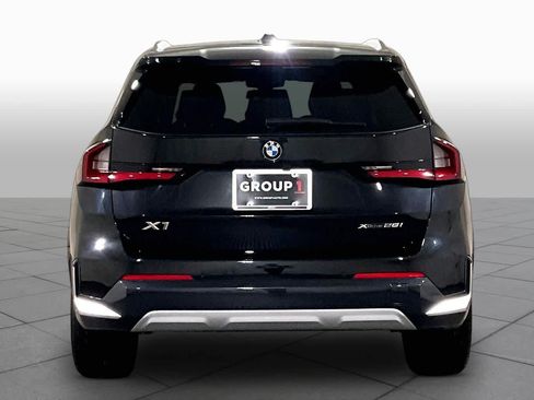 Used 2025 BMW X1 xDrive28i w/ Convenience Package AWD/4WD image 4