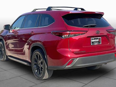 Used 2022 Toyota Highlander LE FWD image 10