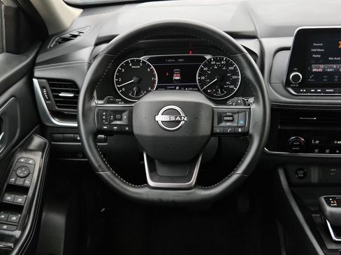 Used 2025 Nissan Rogue SV FWD image 25