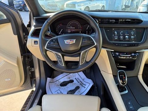 Used 2017 Cadillac XT5 Premium Luxury image 16