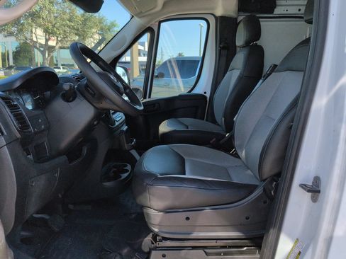 Used 2025 RAM ProMaster 2500 w/ Convenience Group FWD image 17