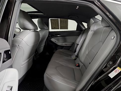 Used 2019 Toyota Avalon Limited image 10