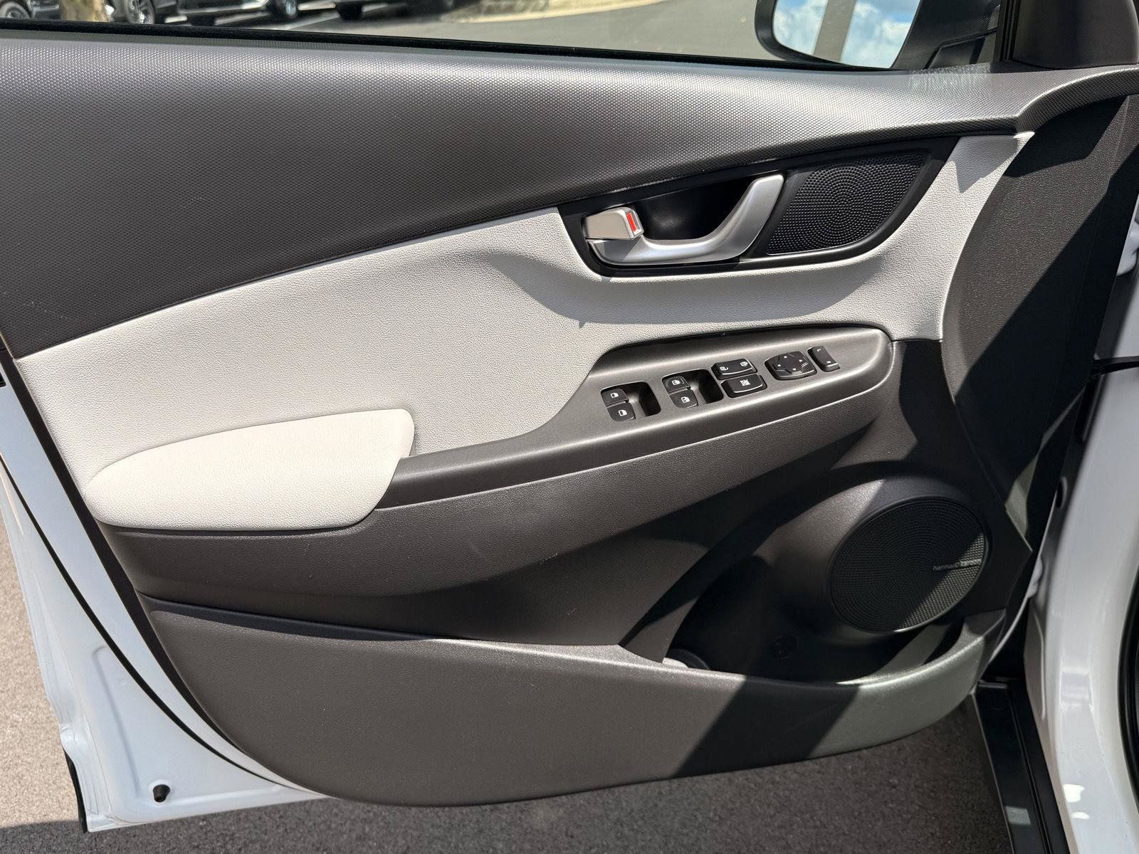 Used 2023 Hyundai Kona Limited AWD/4WD image 12