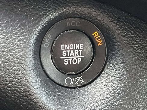 Used 2019 Jeep Cherokee Latitude Plus FWD image 24