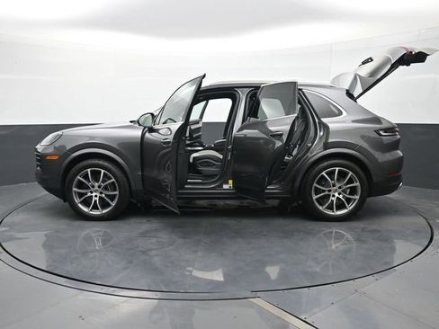 Certified 2025 Porsche Cayenne image 30
