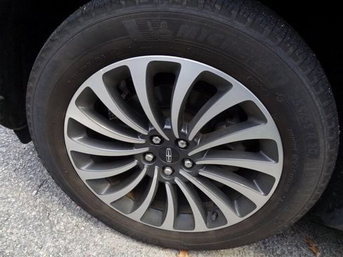 Certified 2023 Lincoln Aviator Reserve w/ Equipment Group 201A image 12