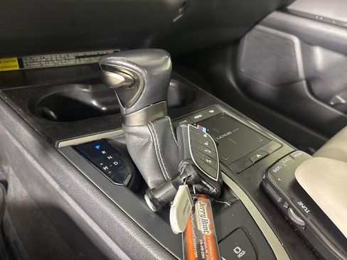 Used 2021 Lexus UX 200 image 16