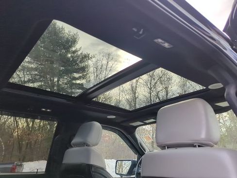 Used 2023 Ford F150 Lightning Platinum image 19