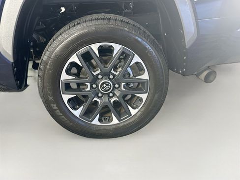Used 2024 Toyota Tundra Limited AWD/4WD image 11