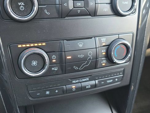 Used 2018 Ford Explorer XLT AWD/4WD image 27