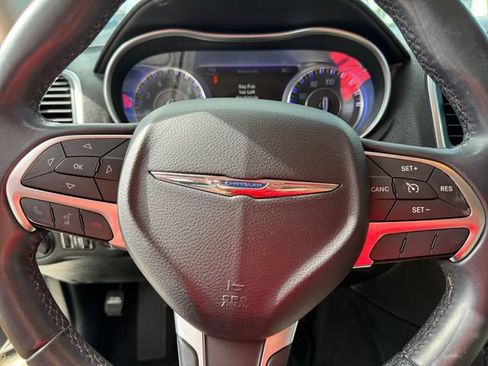 Used 2016 Chrysler 300 Limited RWD image 23
